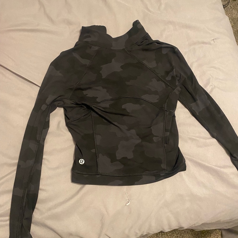 lulu lemon cropped long sleeve jacket in camo color